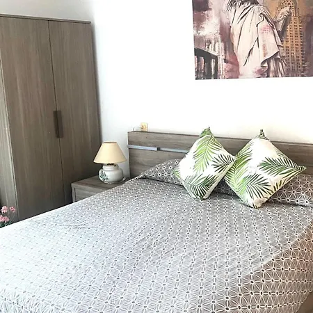 Flat 5 Minutos From W Pool View! *
