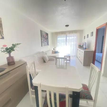 Flat 5 Minutos From W Pool View! *